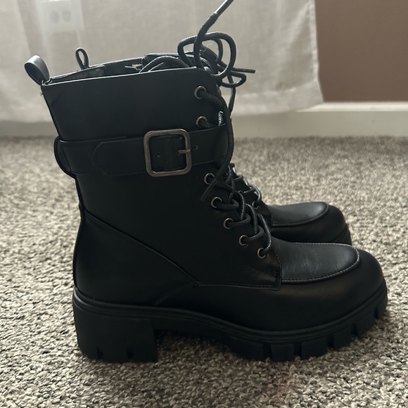 Black woman boots, size 8 - Picture 2 of 5